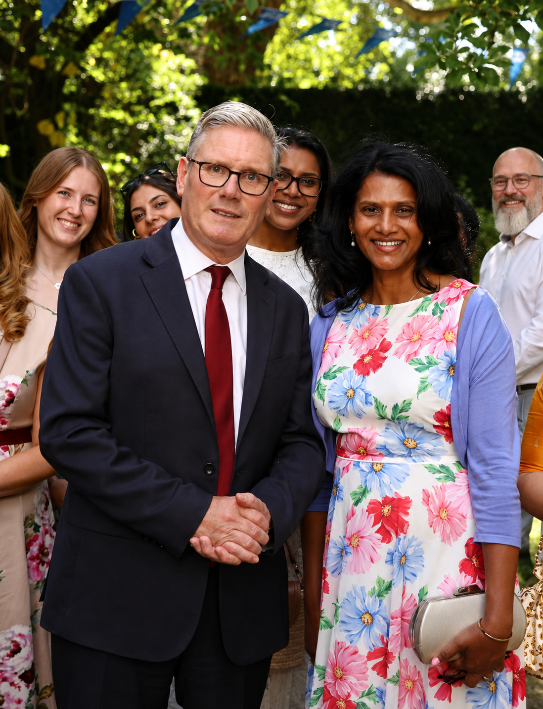 Anna Lipinska (left) posing for a photo with Prime Minister Keir Starmer.
